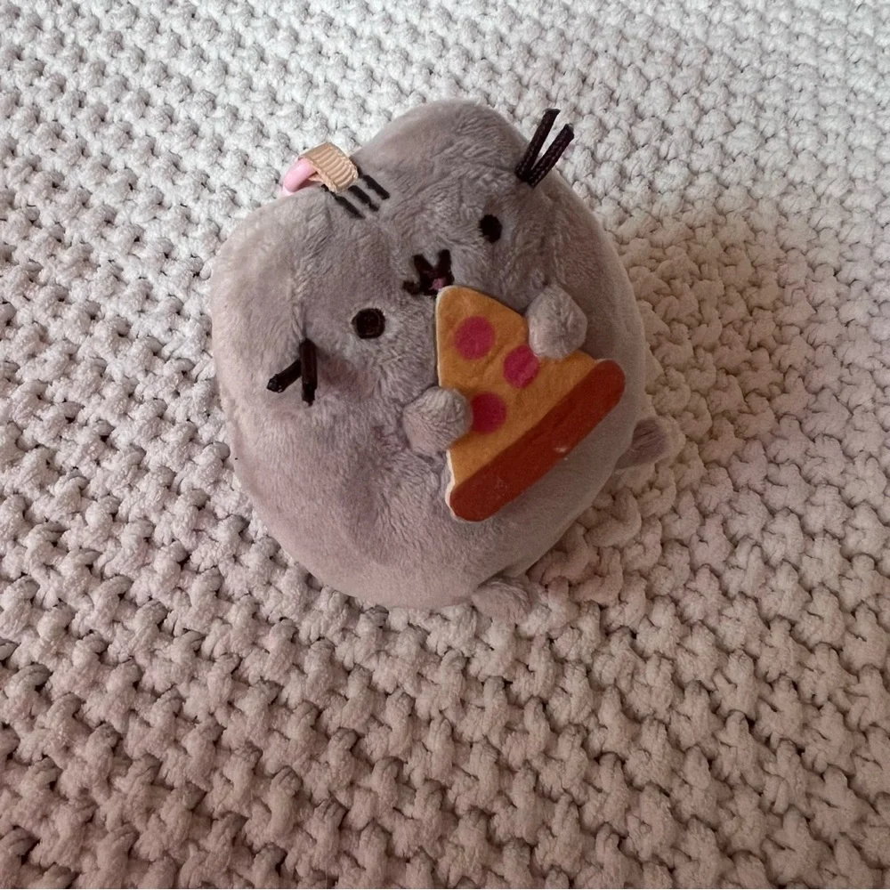 Pusheen Gray Cat Plush Keychain with Pizza Mini